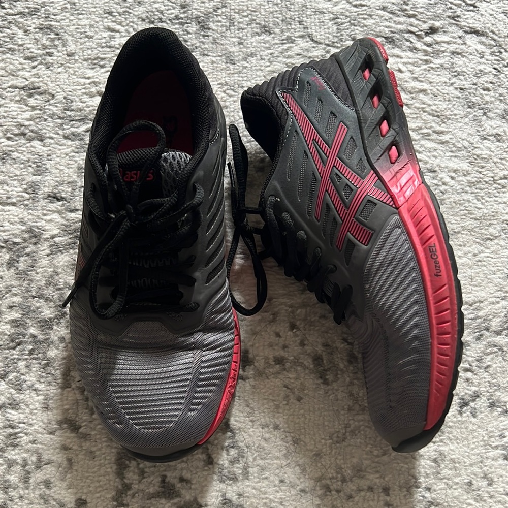 Asics fuzeGEL running sneakers